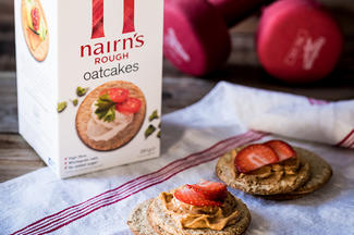 rough oatcakes with strawberry 