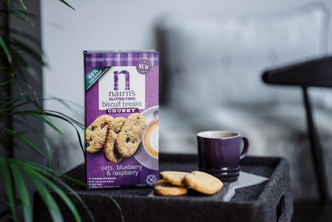 Oats, blueberry and raspberry chunky biscuit break