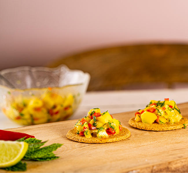 cheese & smoky chipotle spicy oatcakes with toppings